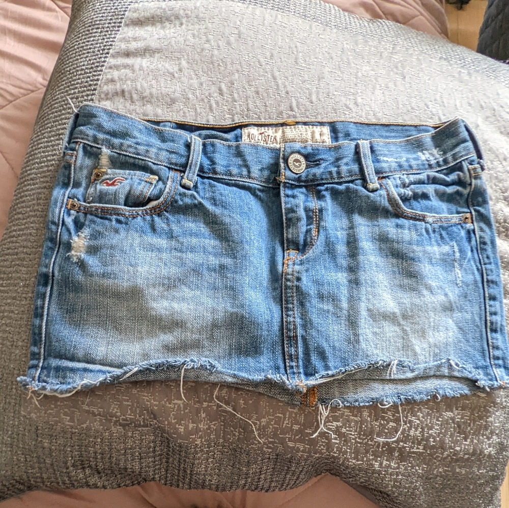 Hollister mini skirt
